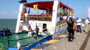 Crucero familiar dinamiza el turismo en puerto turístico de Granada