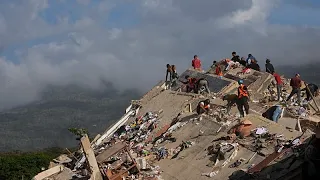 Equipos europeos de rescate llegan a Venezuela para buscar supervivientes tras los terremotos