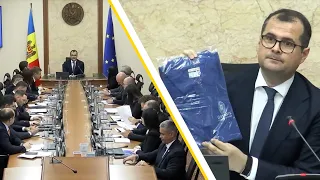 GOVERNMENT MEETING BEGAN WITH AN ECONOMICS LESSON