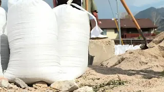 Sandy community prepares for possible flooding with sandbags