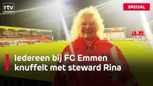 Steward Rina Exel (67) mist geen wedstrijd bij FC Emmen: 'Ze noemen me de moeder van de harde kern'