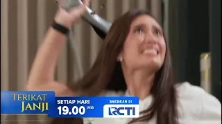 Arman panics when he accidentally drops the dollar bills and Davina notices it TERIKAT JANJI 7:00...