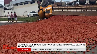 Tomato-laden truck overturns near Ceasa in Patos de Minas