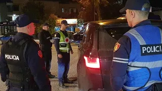 Dy vjedhje biznesesh në Korçë, arrestohet 18-vjeçari dhe shpallet në kërkim bashkëpunëtori