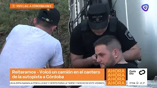 Dairy Truck Overturns on the Median of the Highway to Córdoba