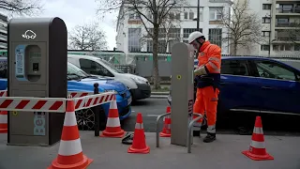 Automobile : comment aider les Parisiens à passer à l'électrique ?
