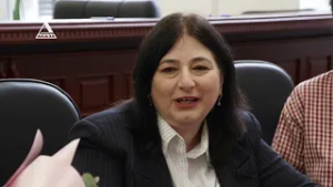 По сто апсар получили самые активные пользовательницы карт Апра