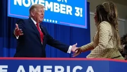 США: Ники Минаж поддерживает Трампа на митинге республиканцев в Мичигане