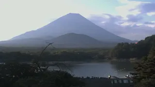 精進湖ライブカメラ タイムラプス映像（2026年7月30日） 提供：UTYテレビ山梨