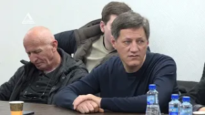 Оппозиция требует отставки главы администрации президента и министра внутренних дел