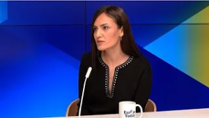 Tehran 'will continue to massacre people' if not stopped, Iranian chess grandmaster tells Euronews