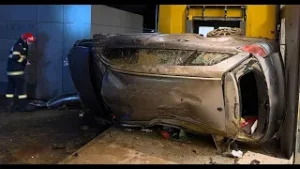 A INTRAT CU MAȘINA ÎN RESTAURANT