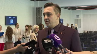 VIJESTI U POLA 7 - VUKOVIĆ SE UPOZNAJE SA EURO MODELOM | Vijesti online
