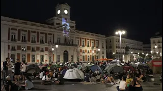 Una acampada para la historia: la noche que Sol estuvo despierta por la vivienda - laSexta Noticias