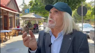 I drejtoi bastunin kryetarit të Këshillit Bashkiak, flet i moshuari: Ja pse u revoltova