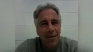 EPSTEIN FILES, nuovo video inedito dal carcere: "Ragazze ho attaccato le vostre foto sul muro"
