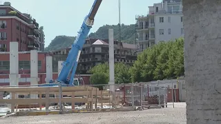 Stadium stand, installation of support pillars
