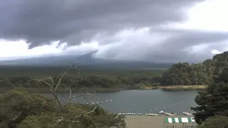 精進湖ライブカメラ タイムラプス映像（2026年8月15日） 提供：UTYテレビ山梨