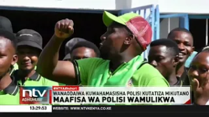 Сотрудники полиции были арестованы за срыв политических митингов.