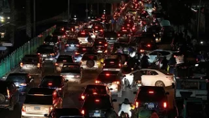 Cientos de personas huyen de los suburbios de Beirut tras ataques israelíes contra Hezbolá