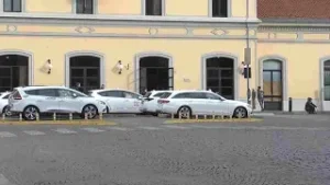 Pavia, due agenti della Polizia Locale aggrediti durante un controllo: denunciato un 50enne