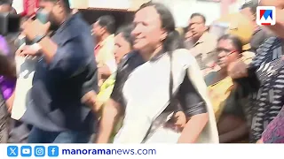 കാഞ്ഞങ്ങാട്ട് മന്ത്രി ഒ.ജെ.ജനീഷിനെതിരെ ബിജെപി പ്രതിഷേധം: വാഹനം തടഞ്ഞു, കരിങ്കൊടി | bjp