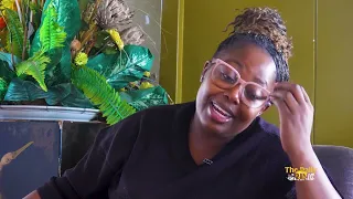 THE DAILY GRIND: FEMALE TAXI DRIVER