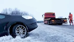 Niels redder bilisterne i sneen