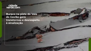 Buraco na pista do Vale do Gavião gera transtornos e desrespeito à sinalização