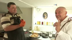 Petru Erdos, a friend of Uica Mihai, says that Buziaș has the best langos #SareaInBucate @TVRTM