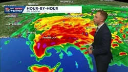 Hurricane Isaias' eyewall beginning to move into Destin, Florida