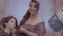 احمد ربي يا لالّة، لقيت راجل وتحبيه، ويخدم زادة شبيّه؟ هو قبل بيك زايد عليه بعشر سنين😅