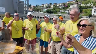 U Iki održana 12. manifestacija „Vino i vruja“: Iz mora izvađeno preko 2000 boca vina