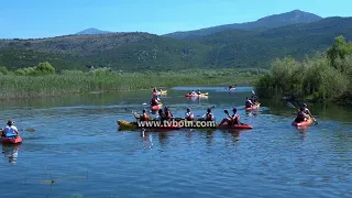 AKTUALE - Ture rekreative me kajak, në liqenin e Shkodrës