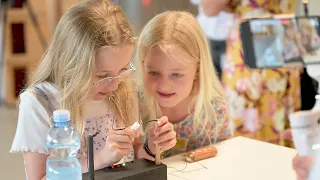 Building machines: Kids learning from robots