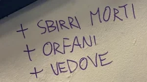 Scritte contro le forze dell'ordine all'UNIVERSITÀ DI TORINO dopo il corteo per ASKATASUNA