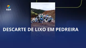 Descarte de lixo em pedreira