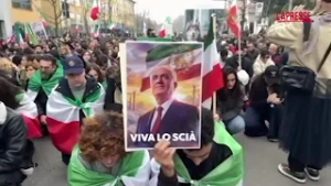 A MILANO migliaia di manifestanti in ginocchio per le vittime del REGIME DI TEHERAN
