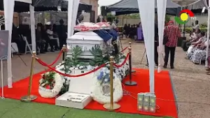 Скорбь по всей стране: Похороны 29-летнего Чарльза Амиссаха состоялись в методистской церкви Воск...