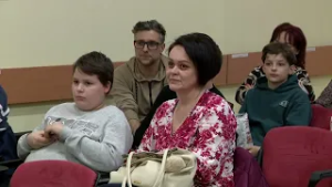 Fény, törés, meglepetés – mély témákat vittek színpadra a vasváris diákok