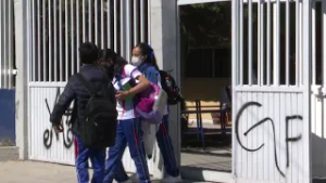 REGRESAN ESTUDIANTES TRAS VIOLENCIA