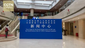 Se inaugura centro de prensa de sesiones anuales de máximos órganos legislativo y asesor de China