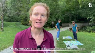 Eco-volunteers raising awareness among hikers in the Bauges