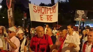 Top Channel/ Dita e 82/Tubuesit nisin marshimin drejt Kryeministrisë, thirrje kundër qeverisë dhe...