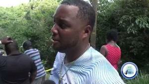 Три человека погибли после того, как автобус был обнаружен на обрыве в городе Ма-Жомель, штат Лей...