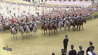 DRAPPELLO DEI CARABINIERI A CAVALLO PALIO DI SIENA 18 AGOSTO 2026