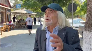 “Kalova në ekstrem për moshën që kam”/ I moshuari tregon momentin se si iu vërsul me shkop kryetarit