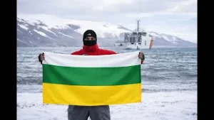 La bandera del Huila ondea en la Antártida de la mano de un marinero colombiano ??❄️