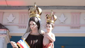 A 100 AÑOS DE LA CORONACIÓN DE LA VIRGEN DEL CARMEN CELEBRAN CON RESTAURACIÓN A IMAGEN DE LA TIRANA