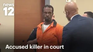 «Он разбил мне сердце». Мать говорит, пока обвиняемый в убийстве сына предстает перед судом | New...